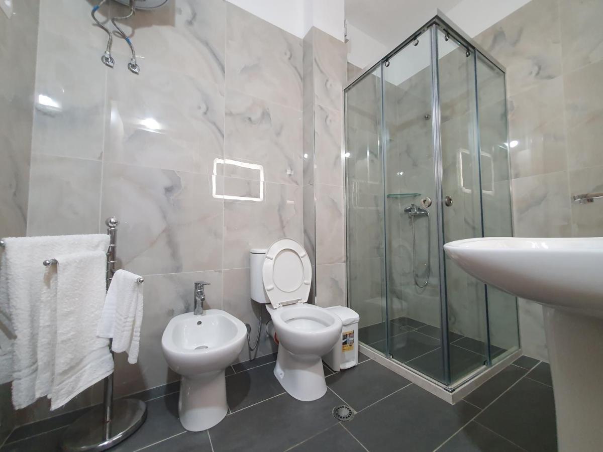 Seaview Apartments Vlore Bagian luar foto
