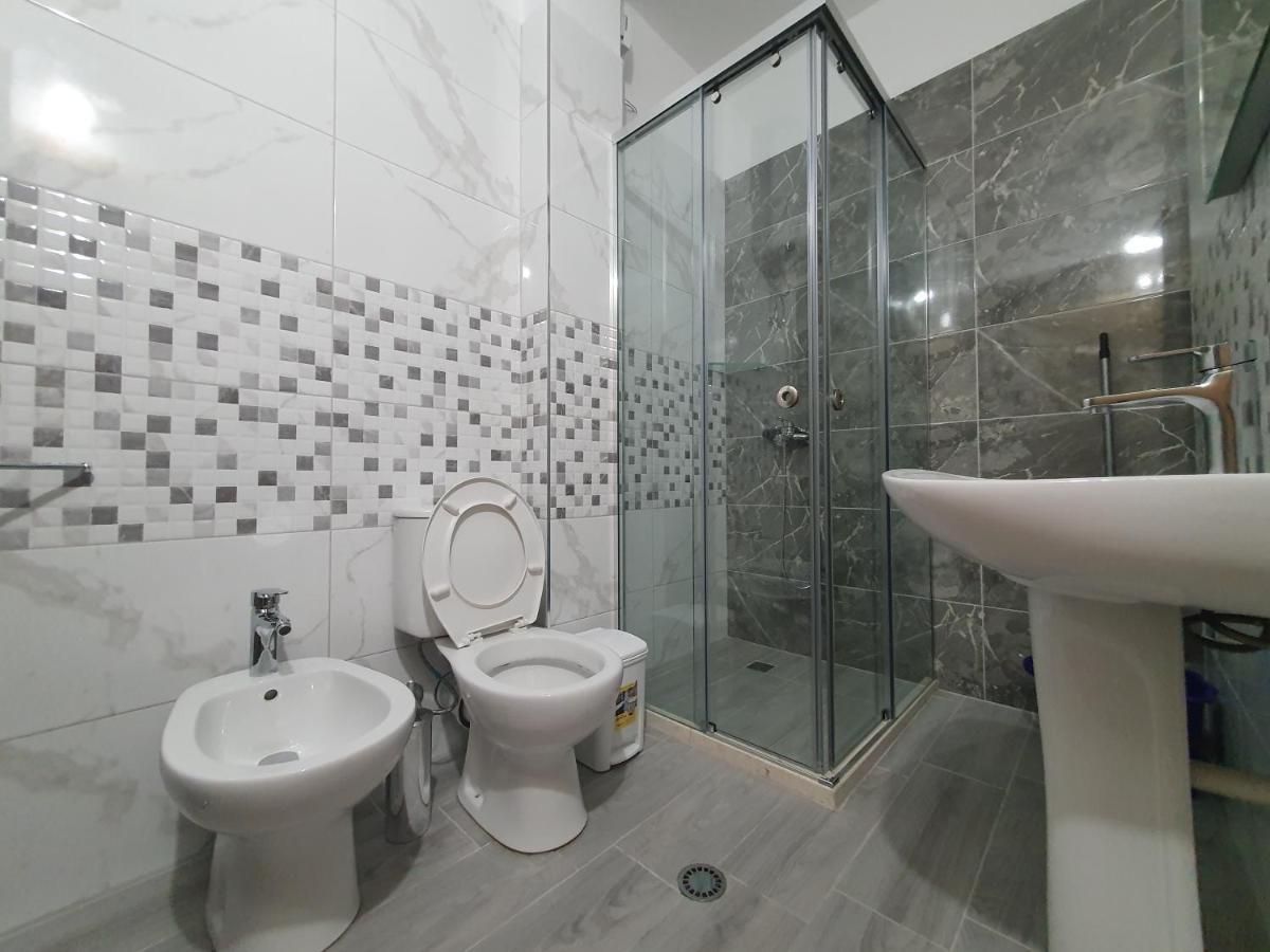Seaview Apartments Vlore Bagian luar foto